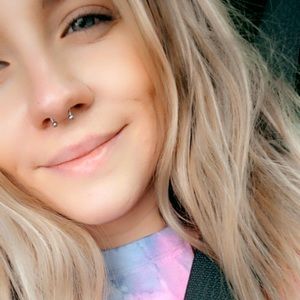 Meet your Posher, Holly